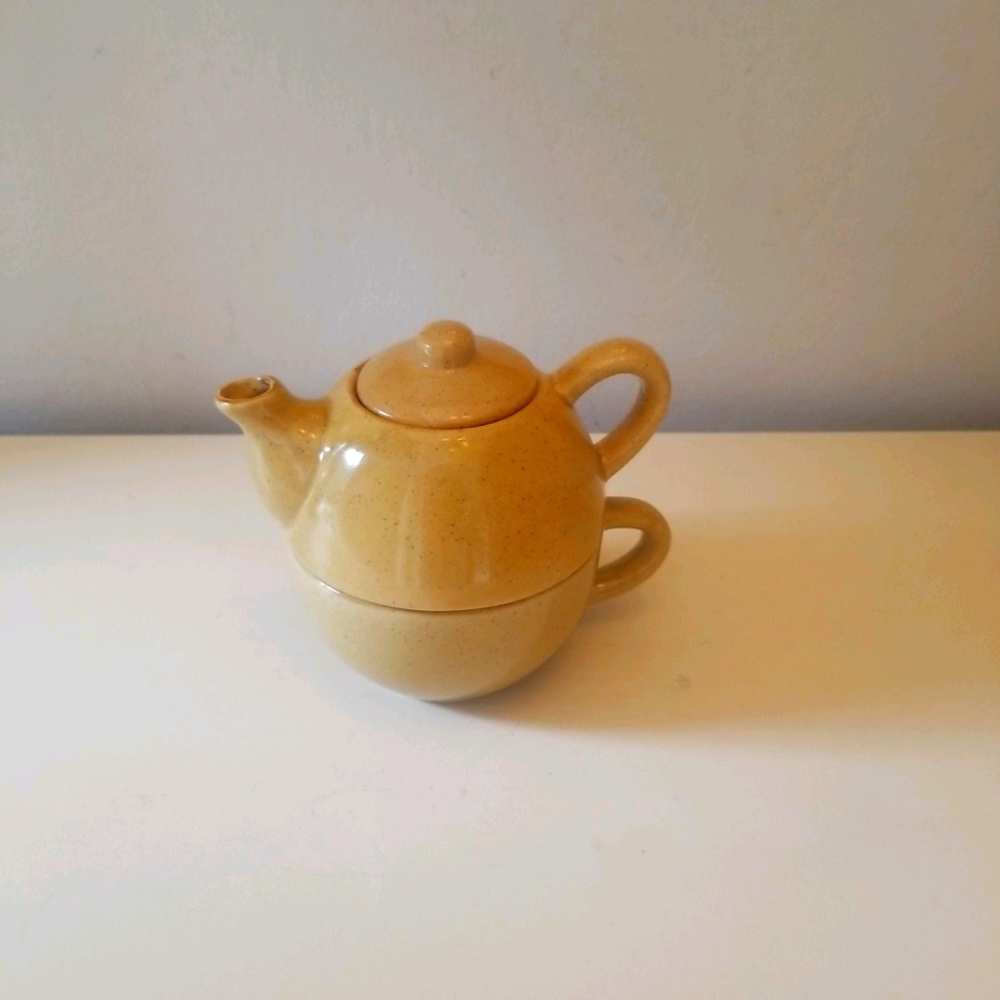 Pier 1 teapot mugs set